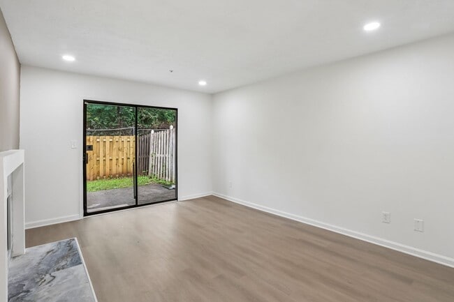 Building Photo - 2280 Wellington Cir