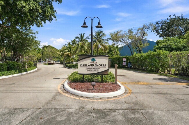 Building Photo - 3101 Oakland Shores Dr
