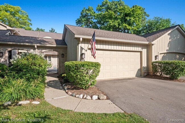 Building Photo - 1125 Meadowglen Ct