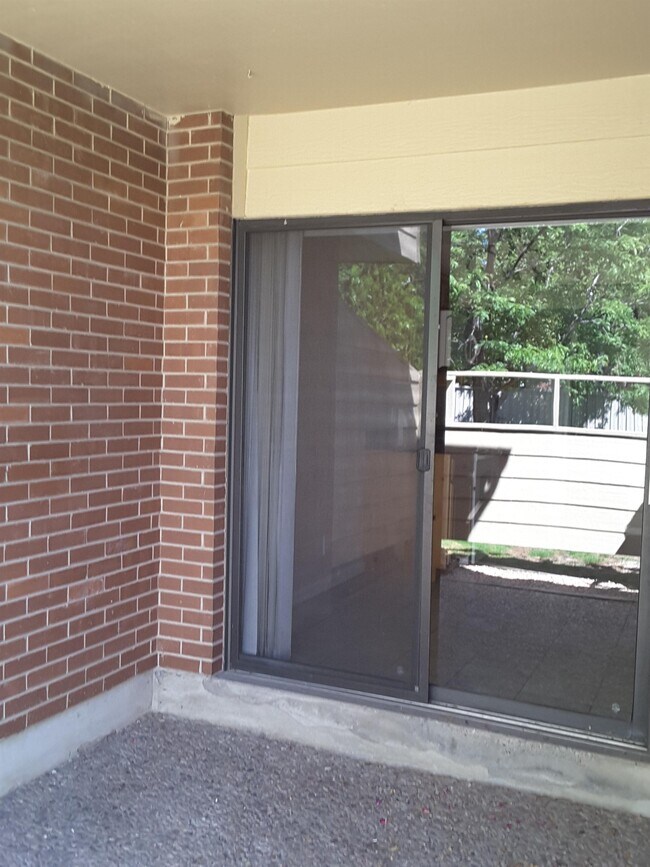 Building Photo - 3230 N Shadowbrook Dr