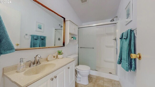 Foto del edificio - Available Now!!