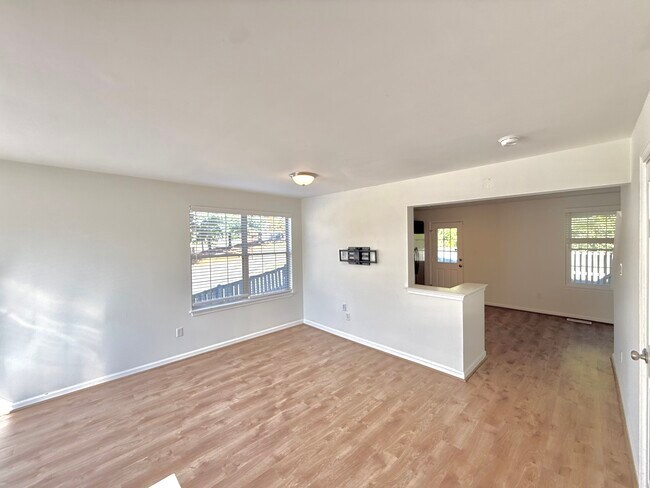 Foto del edificio - 1971 Darlington Loop