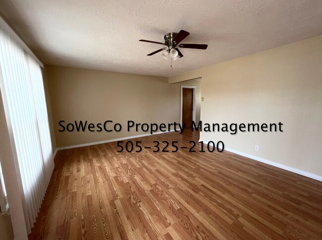 Building Photo - Two Bedroom House in Central Farmington wi...