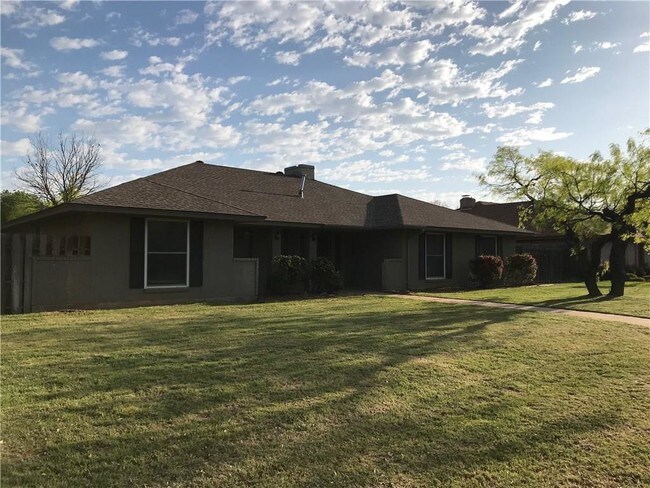 Building Photo - 1334 Canterbury Dr