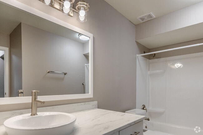 2 habitaciones, 1 baño, 984 pies cuadrados, baño principal - Deep Lake Hermitage