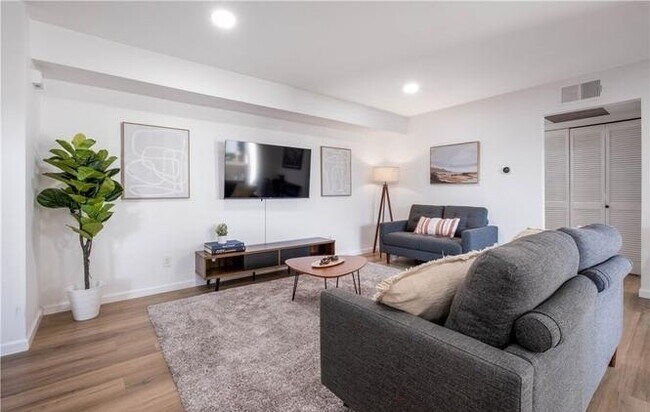 Foto del edificio - 3500 S Greenville St