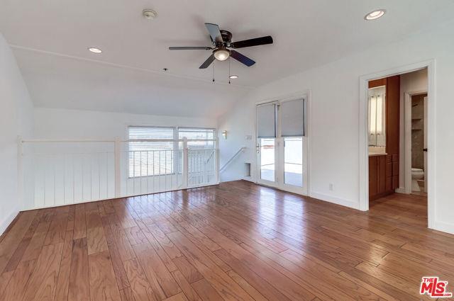 Foto del edificio - 230 S Catalina Ave