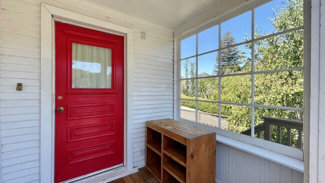 Foto del edificio - Charming Railroad District 2-Bedroom with Large Deck and 1-Car Garage
