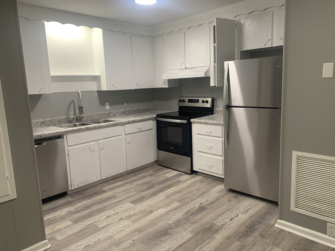 Kitchen with stainless steel appliances - 3413 Vineville Ave