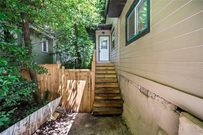 Foto del edificio - 1126 Briarcliff Pl NE