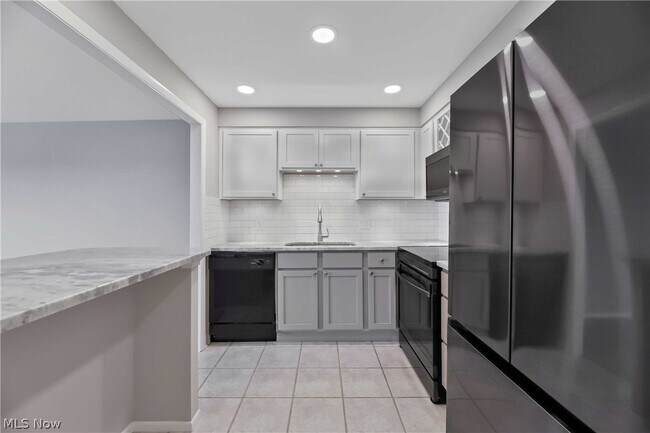 Foto del edificio - 12500 Edgewater Dr