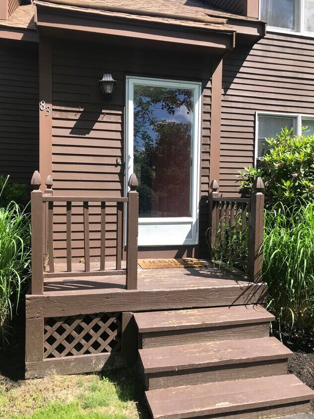 entrance - 83 Bellamy Woods