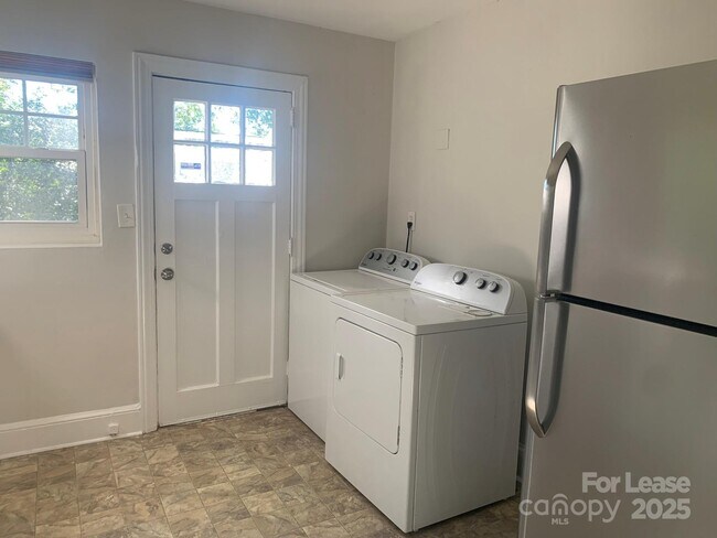 Foto del edificio - 1800 Hall Ave