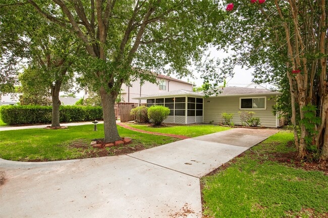 Building Photo - 1005 Rosepoint Dr