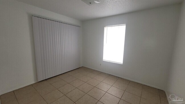 Foto del edificio - 5409 E Shore Dr