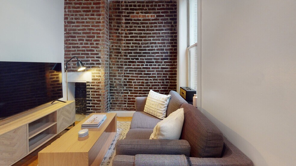 221 Mott St