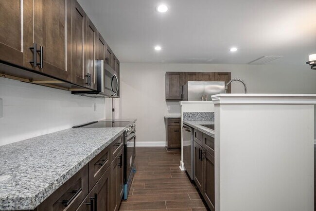 Building Photo - AVAILABLE NOW: Stunning 4 bedroom PLUS off...