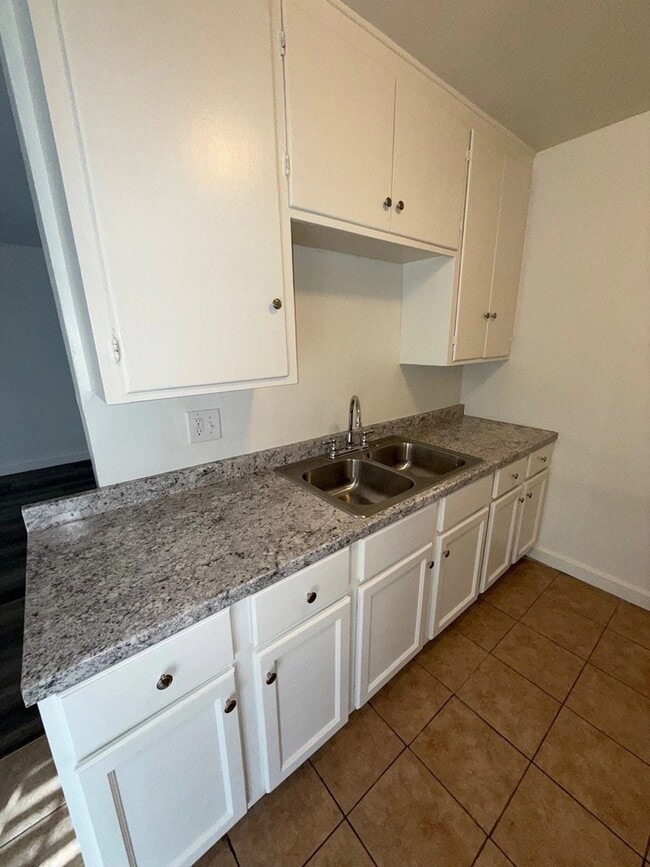 Building Photo - 21809 Lanark St