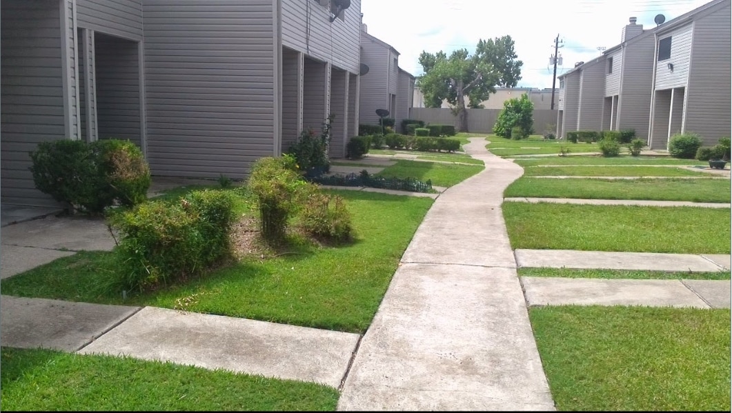 Golden Village Townhomes Apartments in Houston, TX