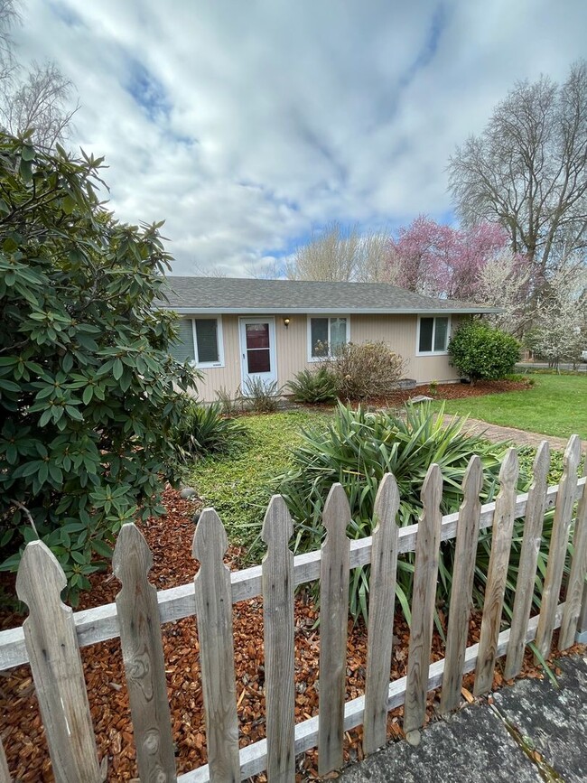 Building Photo - Cute Home in Tigard