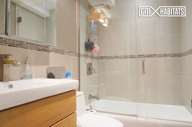 Foto del edificio - 315 E 70th St