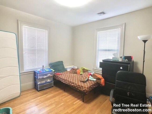 Foto del edificio - 19 Greylock Rd