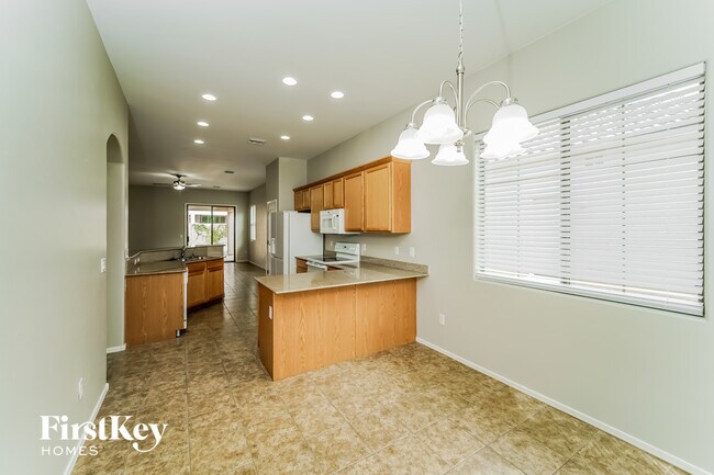 Foto del edificio - 12891 Westminster Dr