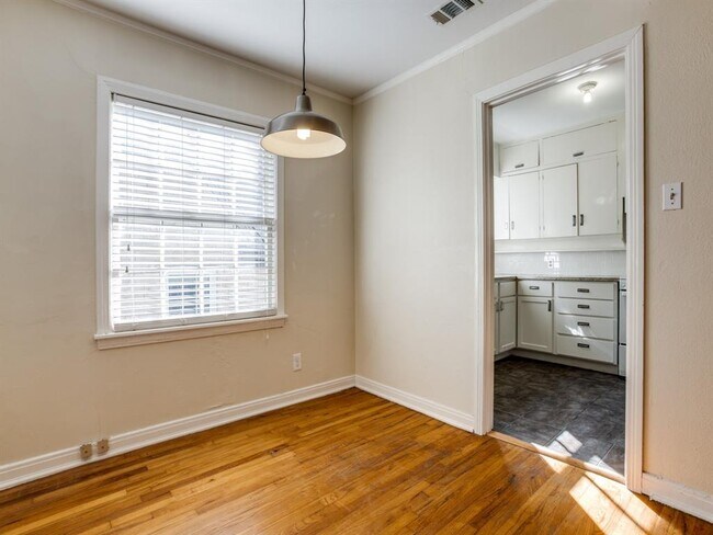 Foto del edificio - 7006 Lindsley Ave
