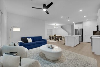 Building Photo - 600 N Carriage Hill Dr