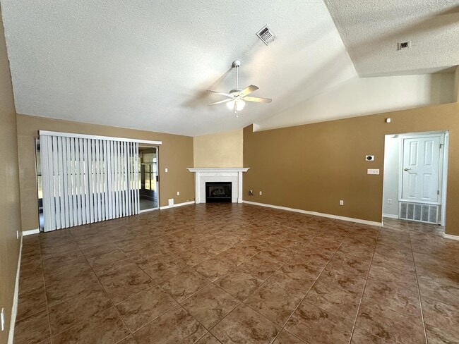 Building Photo - 147 Steeplechase Dr
