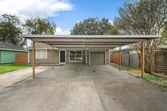 Building Photo - 6523 Underhill St