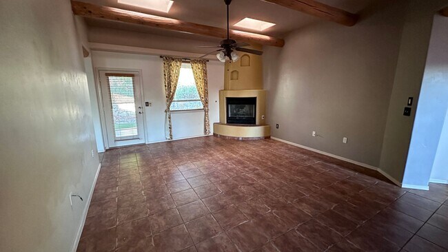 Foto del edificio - Beautiful 3 Bedroom 2 Bathroom with Low Ma...