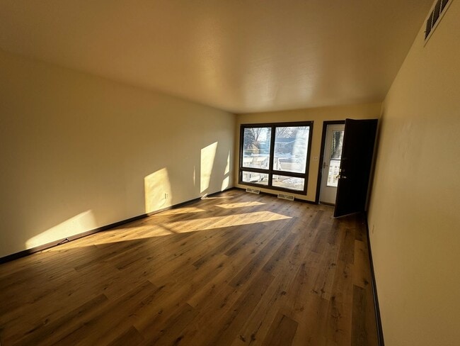 Foto del edificio - 1837-1837 Post Rd