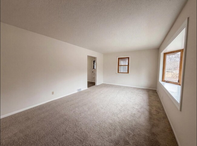 Building Photo - 8615 Virginia Cir N