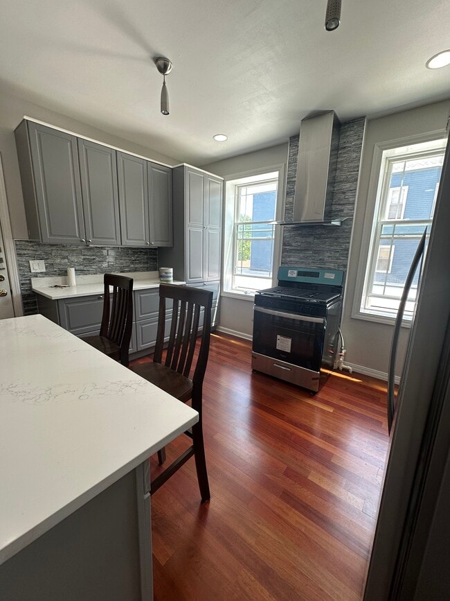 Kitchen - 2216 W Belmont Ave