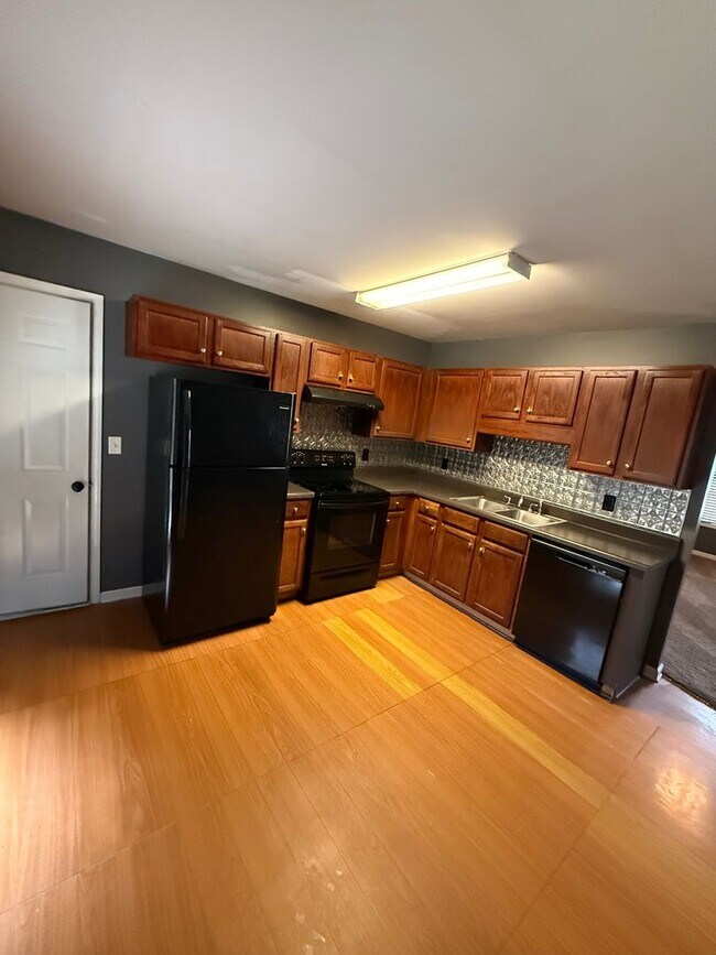 Foto del edificio - Comfort Meets Convenience — Move-In Ready!