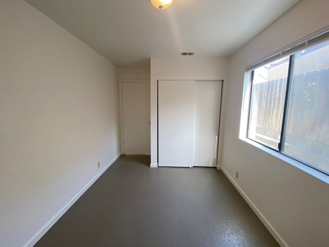 Building Photo - 9337 Musselman Dr