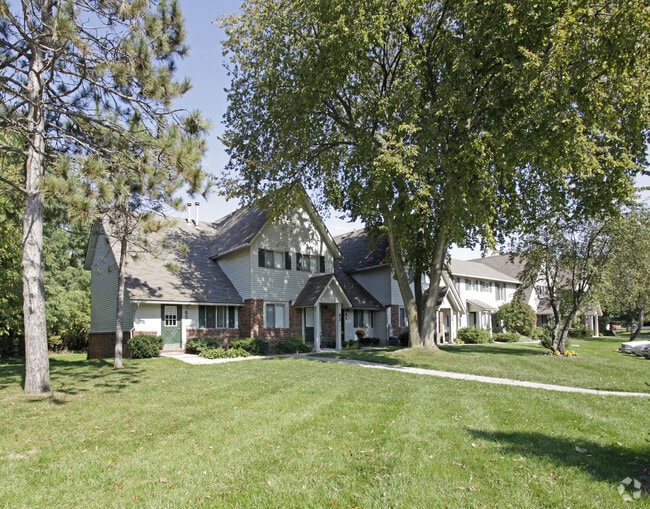 Softwater Lake Condominiums Apartments under 1,500 Clarkston, MI