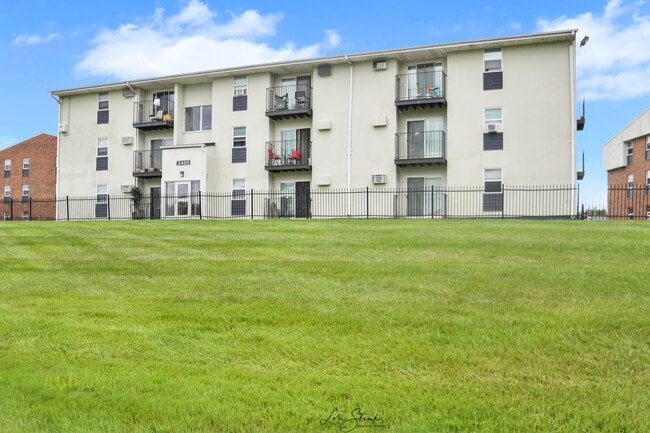Foto del edificio - Whispering Oaks Apartments