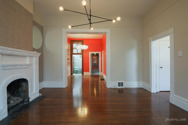 Building Photo - 19 Clipper St