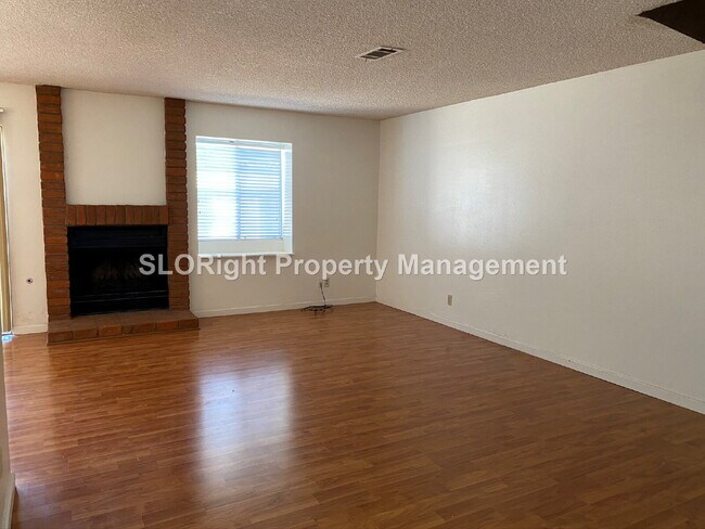 Foto del edificio - AVAILABLE SEPTEMBER- 2 Bedroom/ 2 Bathroom Condo In Laguna Lake Area