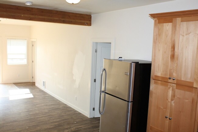 Building Photo - Great 4 Bed/4 Bath Duplex built in 2016