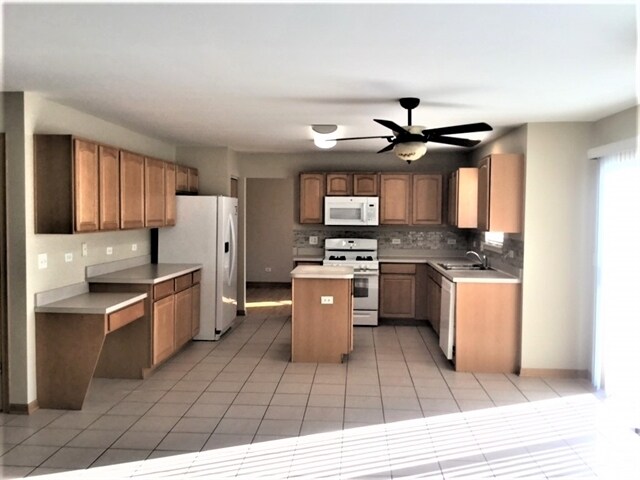 Building Photo - 20863 Brentwood Ct