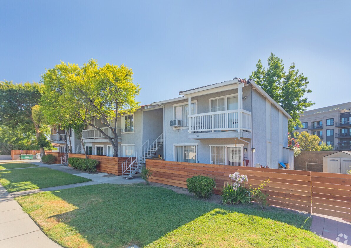 Foto principal - 250 S 1st St