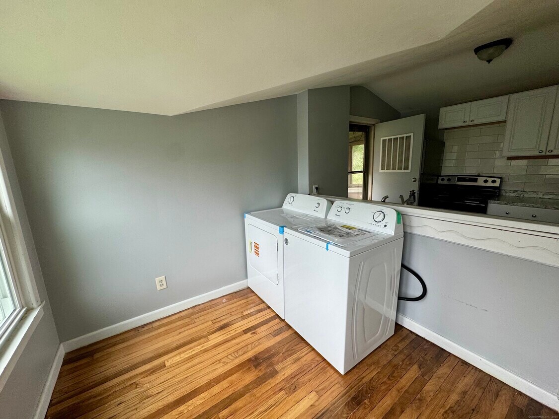 Foto principal - 41 Waterbury Rd