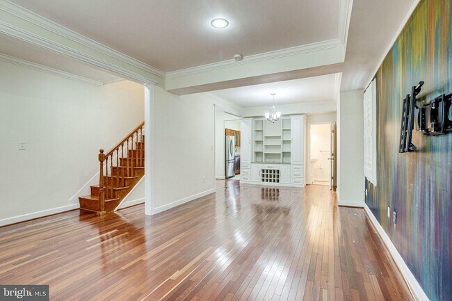 Foto del edificio - 595 Columbia Rd NW