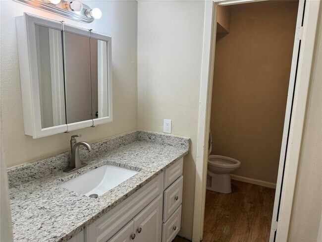 Foto del edificio - 3024 Dennis St