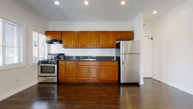 Building Photo - 507 Loma Dr