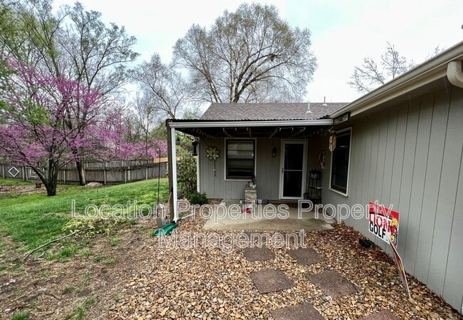 Building Photo - 2113 Atchison Ave
