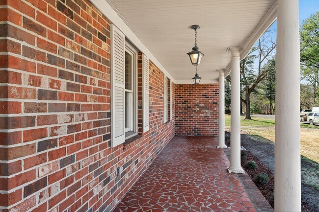 Foto del edificio - 2305 Lakewood Ln